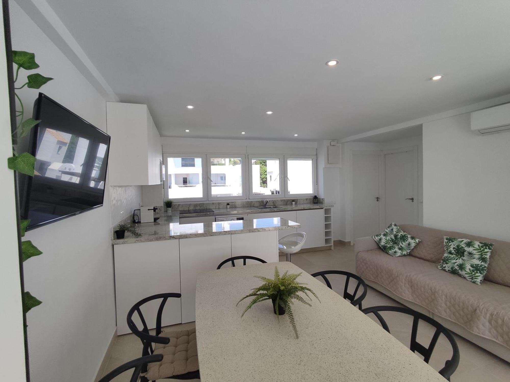 Front Sea View Penthouse Apartment Естепона Екстериор снимка